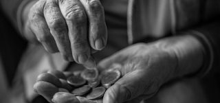 Nie będziemy aż tak biedować na emeryturze emerytura-e1754901598640-aspect-ratio-900-562.5